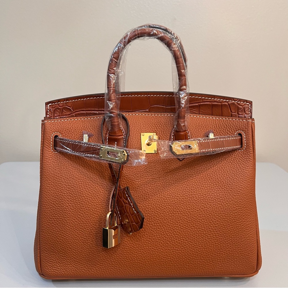 25 cm genuine Togo leather featuring an embossed crocodile print. - Picture 3 of 11